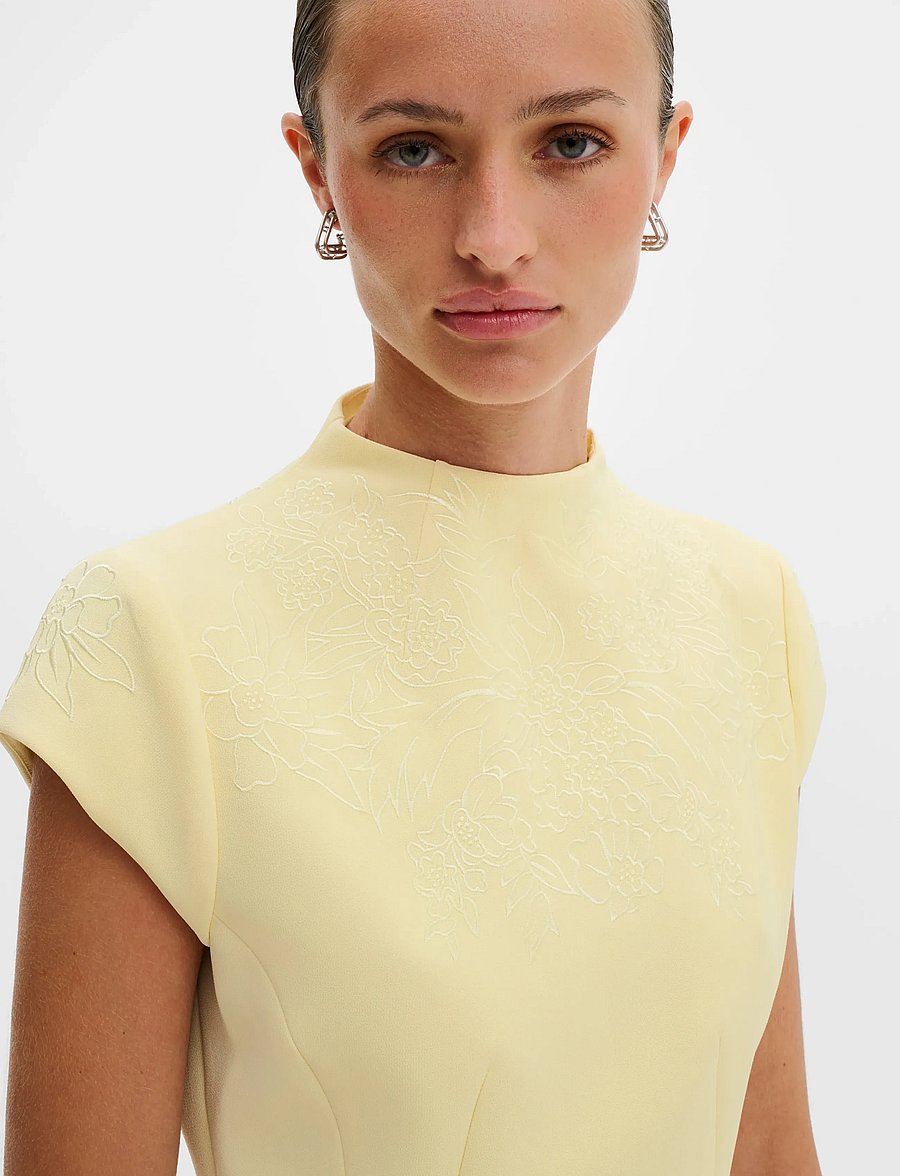 Malina - Bethanny Embroidered Fitted Mini Dress - konfirmationstøj - light lemon - 5