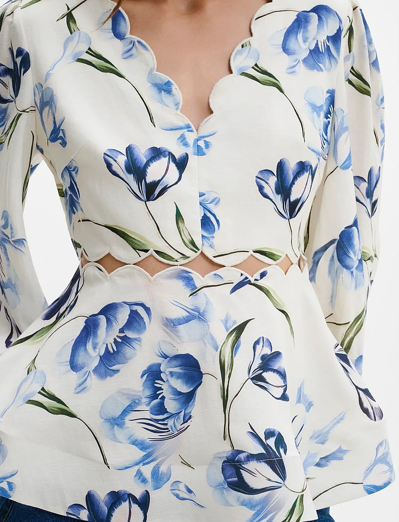 Malina - Maya Scalloped Balloon Sleeve Blouse - langærmede bluser - tulip blue - 3