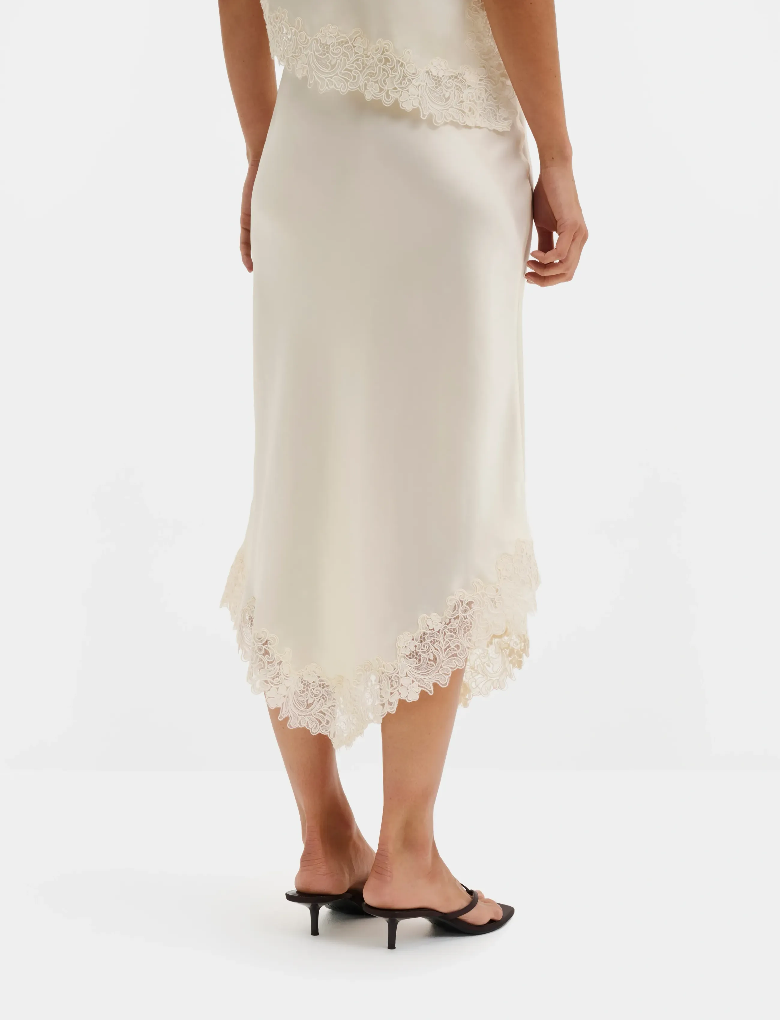 Malina - Heylin Asymmetric Lace Hem Midi Skirt - jupes en satin - pearl - 2
