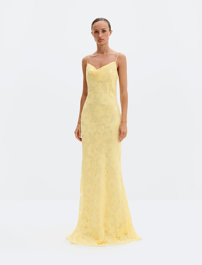 Malina - Sorelle Lace Slip Maxi Dress - maxiklänningar - light lemon - 0