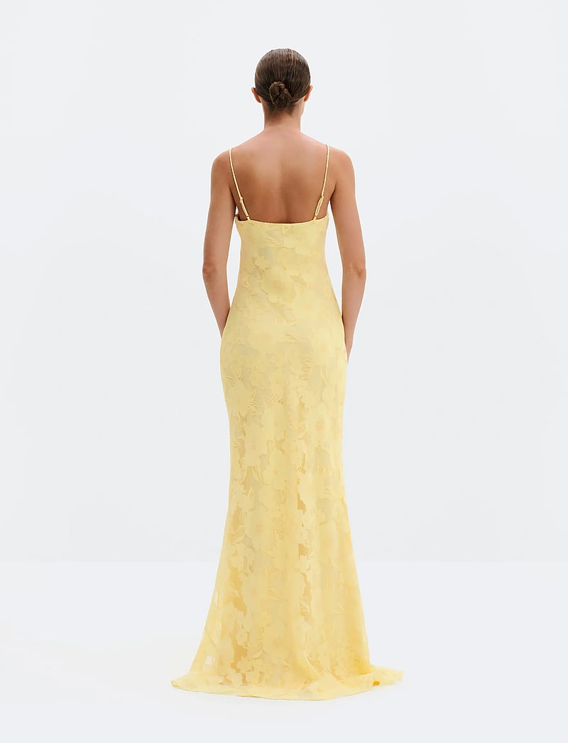 Malina - Sorelle Lace Slip Maxi Dress - maxiklänningar - light lemon - 2