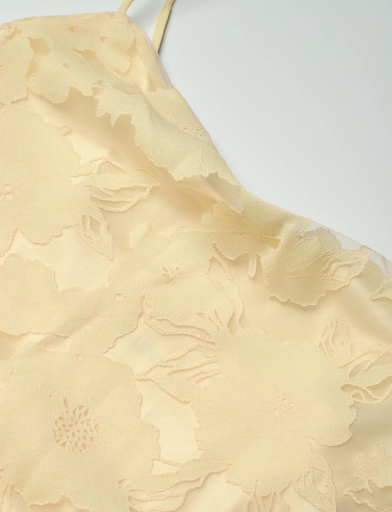 Malina - Sorelle Lace Slip Maxi Dress - maxiklänningar - light lemon - 5