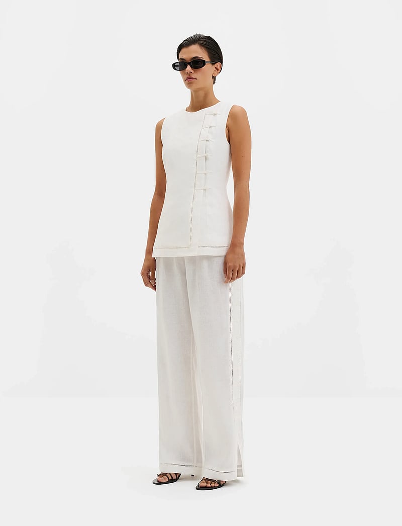 Malina - Arwen Button Detailed Vest - tanktops - white - 0