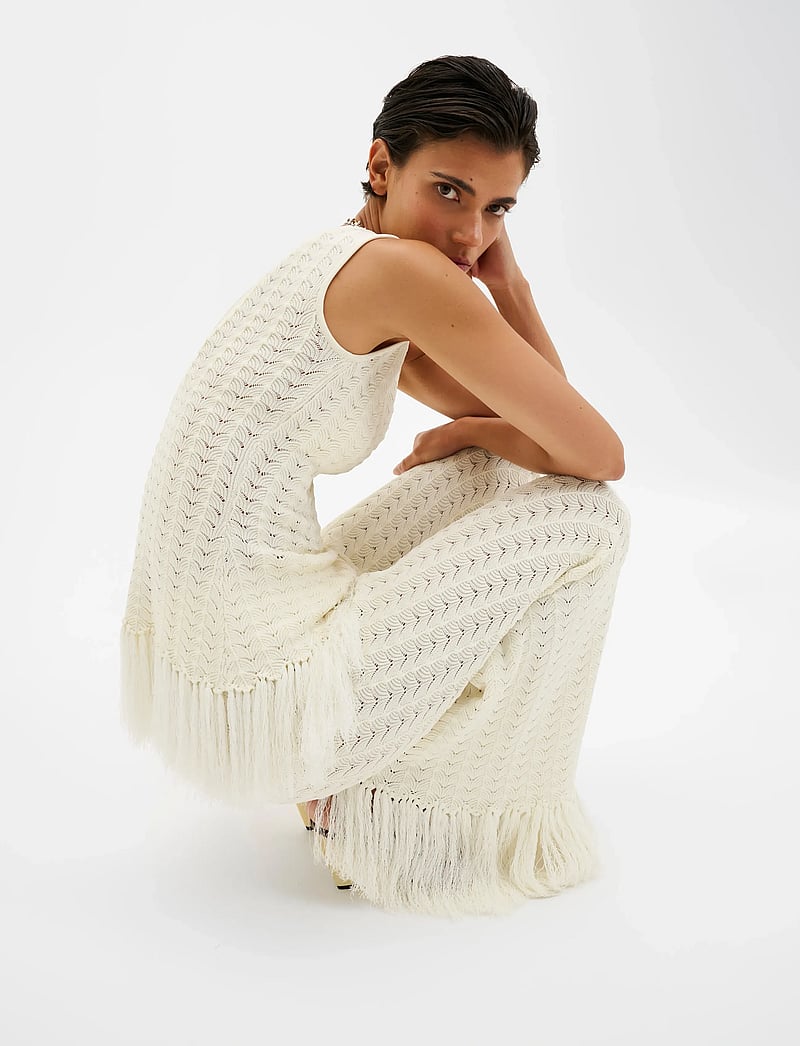 Malina - Amal Knitted Fringe Top - Ärmellose tops - white - 4