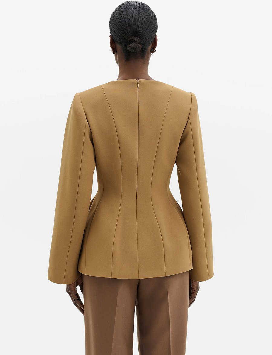 Malina - Ninni Cut-Out Shoulder Hourglass Top - langärmlige tops - camel - 3