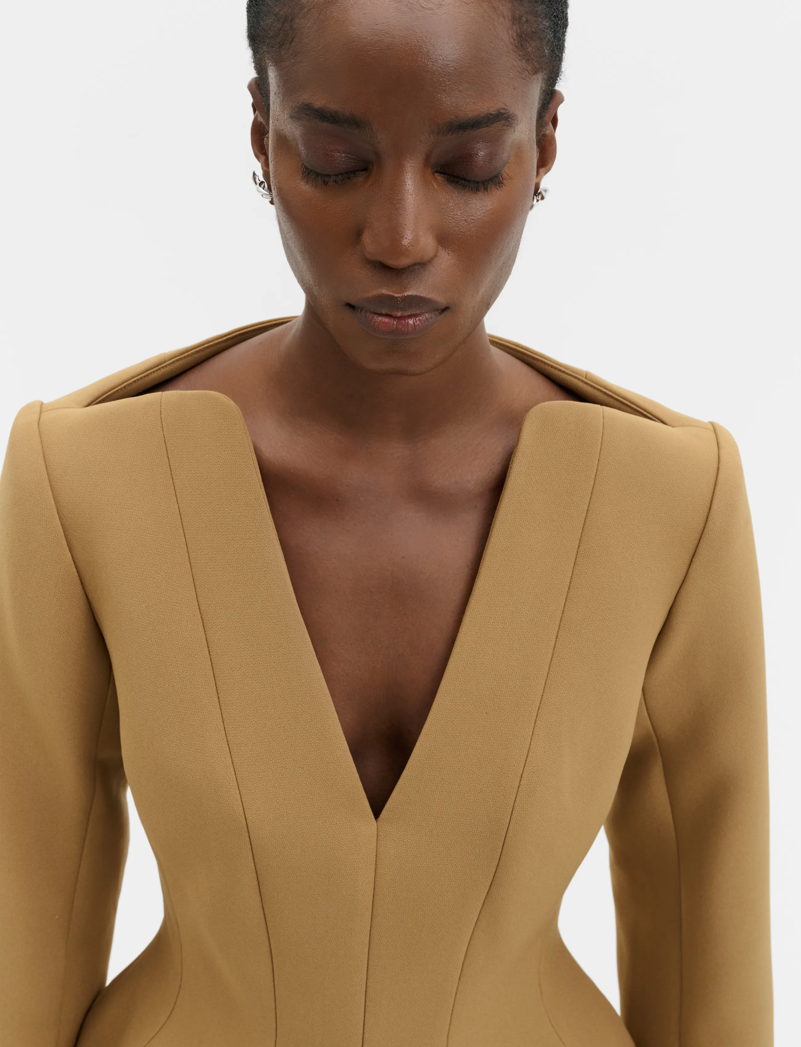 Malina - Ninni Cut-Out Shoulder Hourglass Top - pikkade varrukatega topid - camel - 4