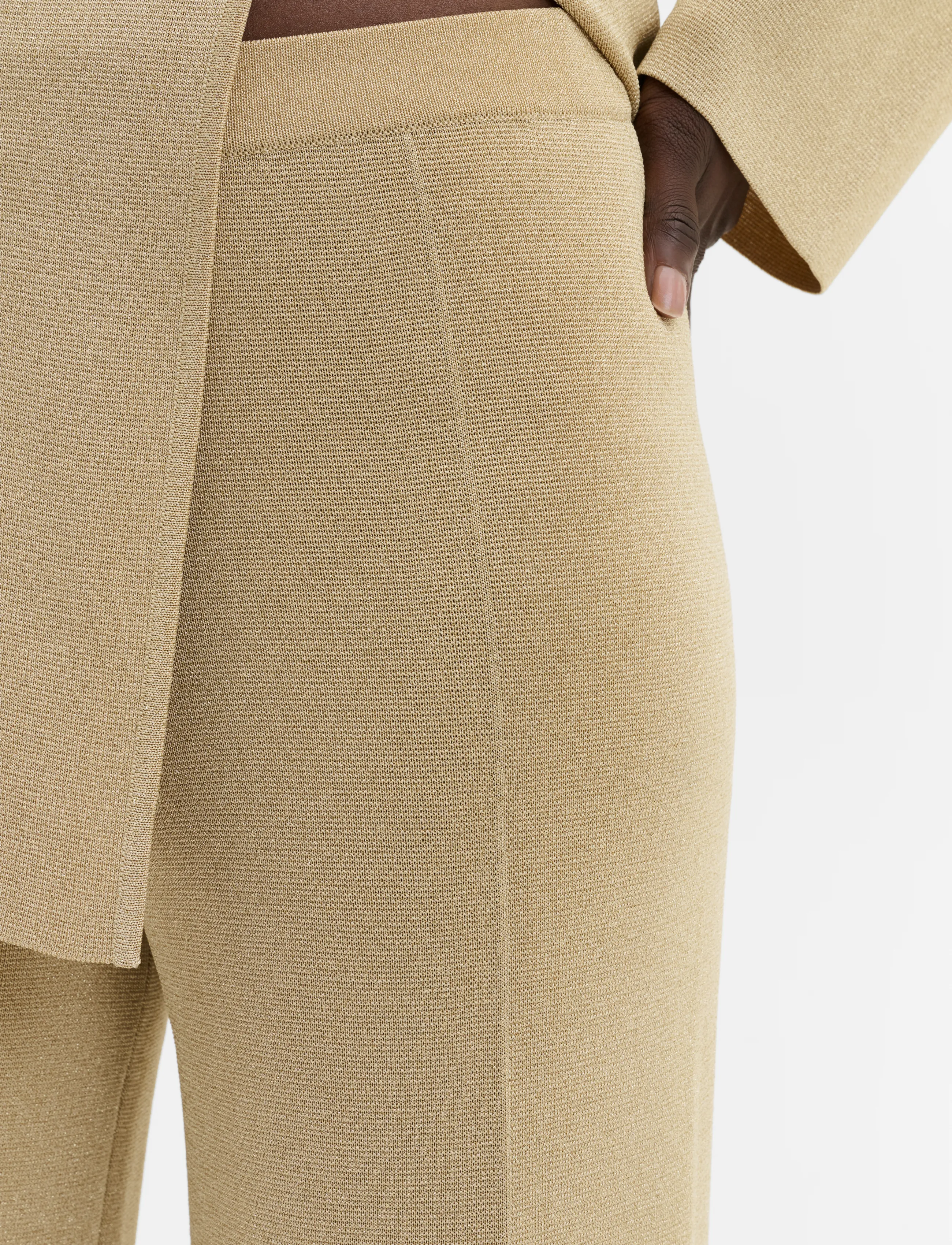 Malina - Ammie Metallic Milano Knitted Trousers - hose mit geradem bein - pale gold - 3