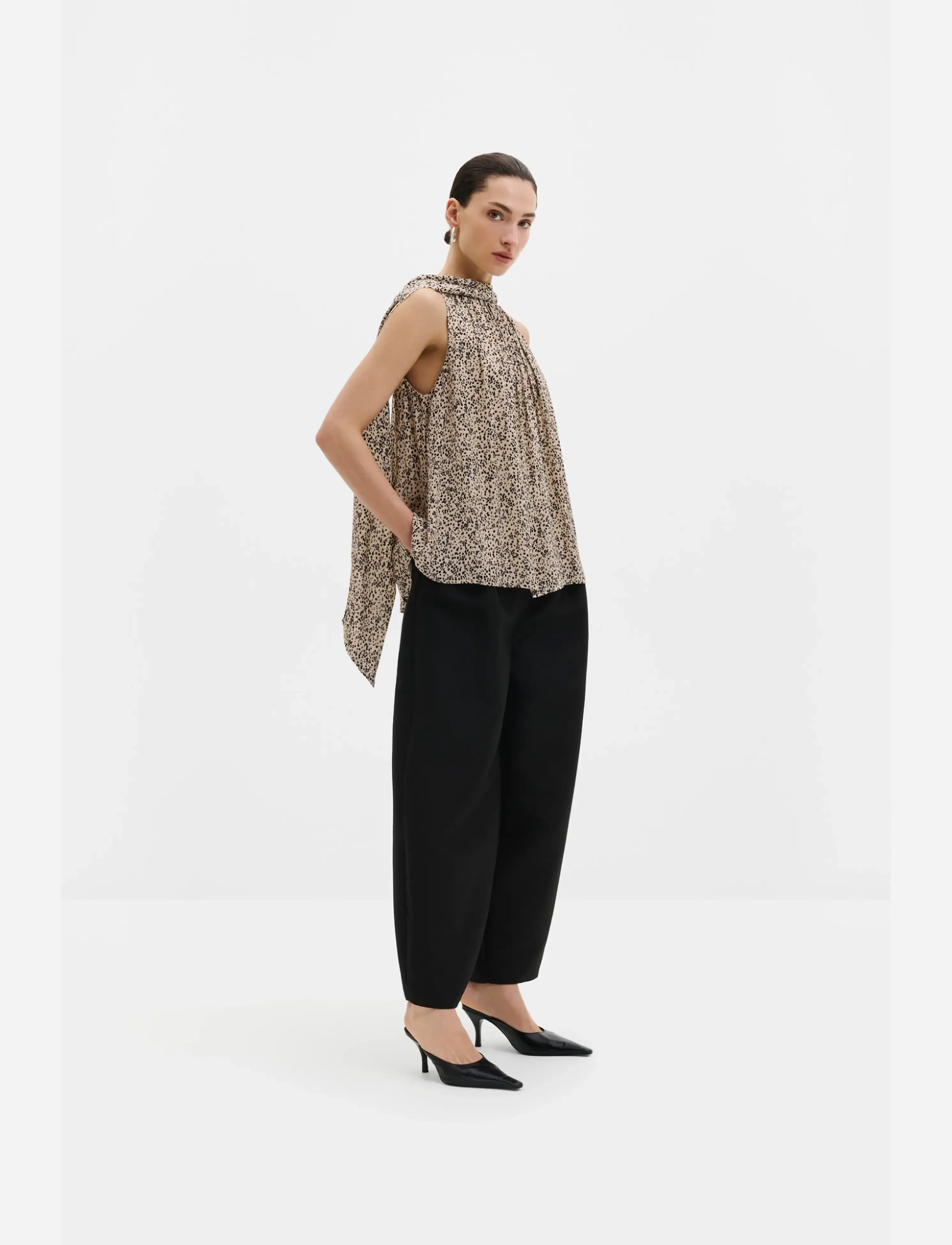 Malina - Olivia Sleeveless Scarf Detail Top - linnen - shaded dot - 4