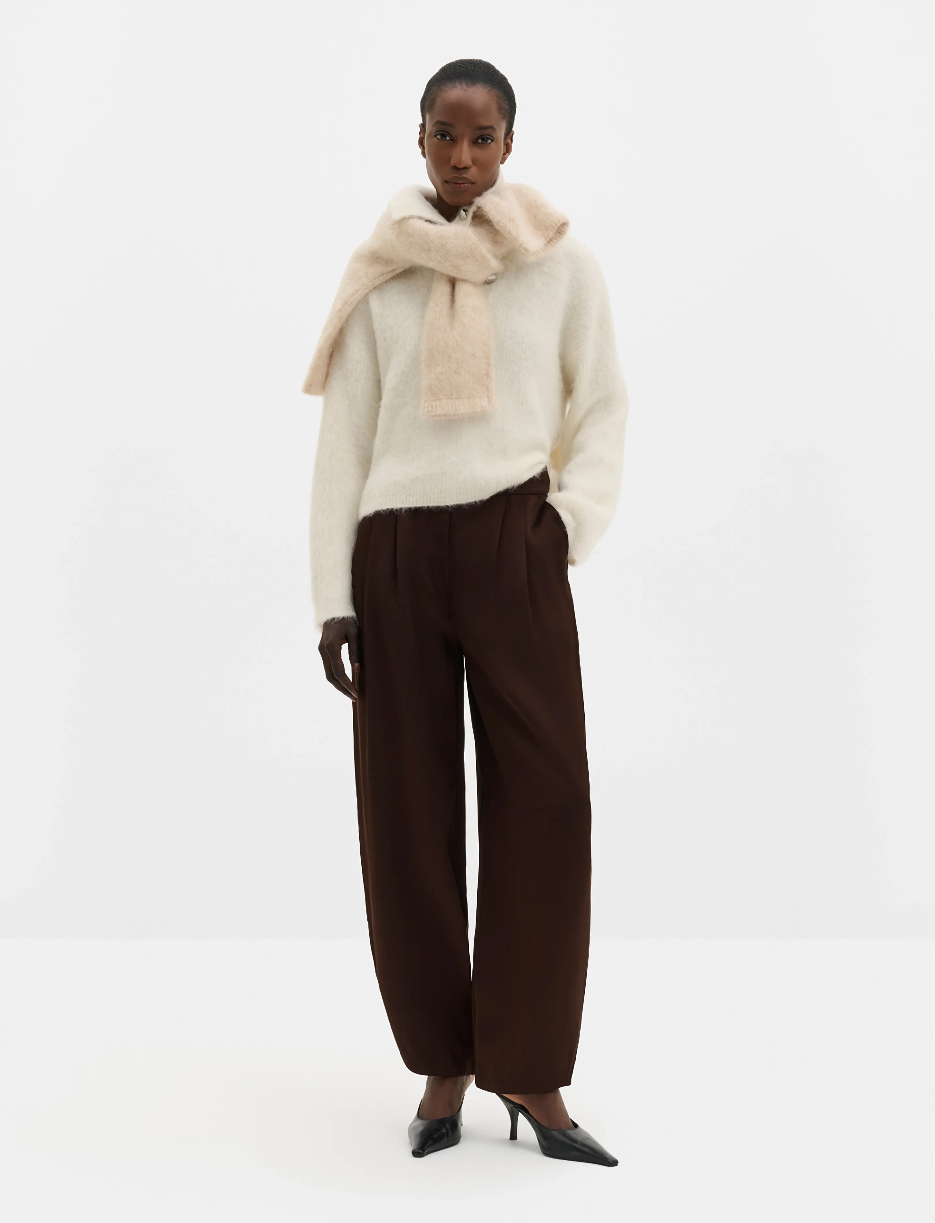 Malina Smilla Barrel Leg Satin Trousers - Kläder - DARK BROWN / brown