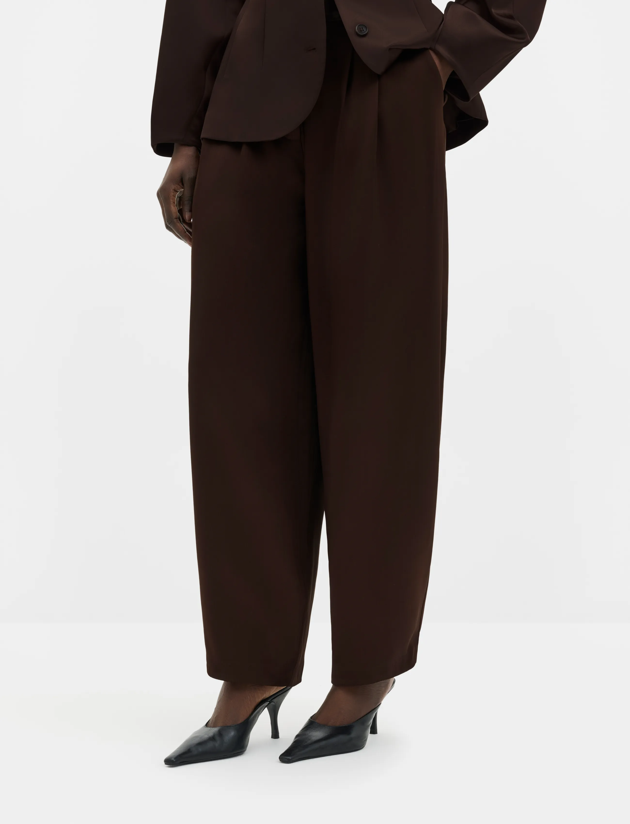 Malina - Smilla Barrel Leg Satin Trousers - barrelbyxor - dark brown - 2