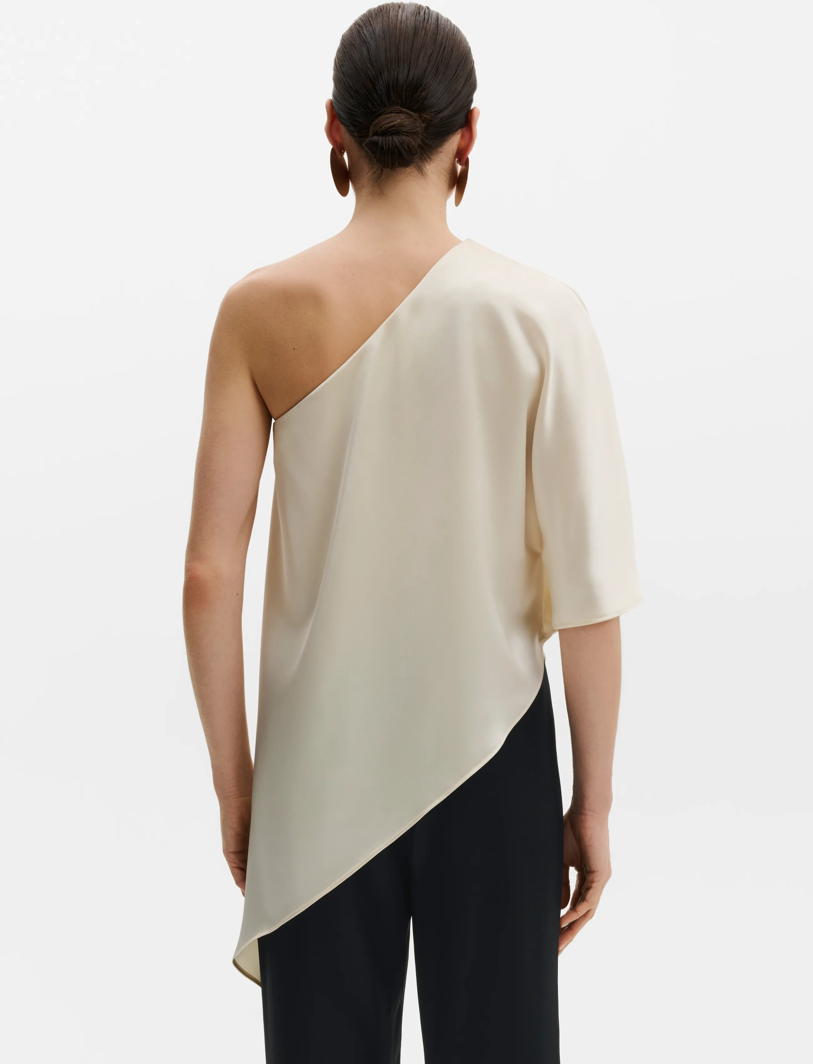 Malina - Aria One Shoulder Asymmetric Satin Blouse - Ärmlösa blusar - pearl - 2