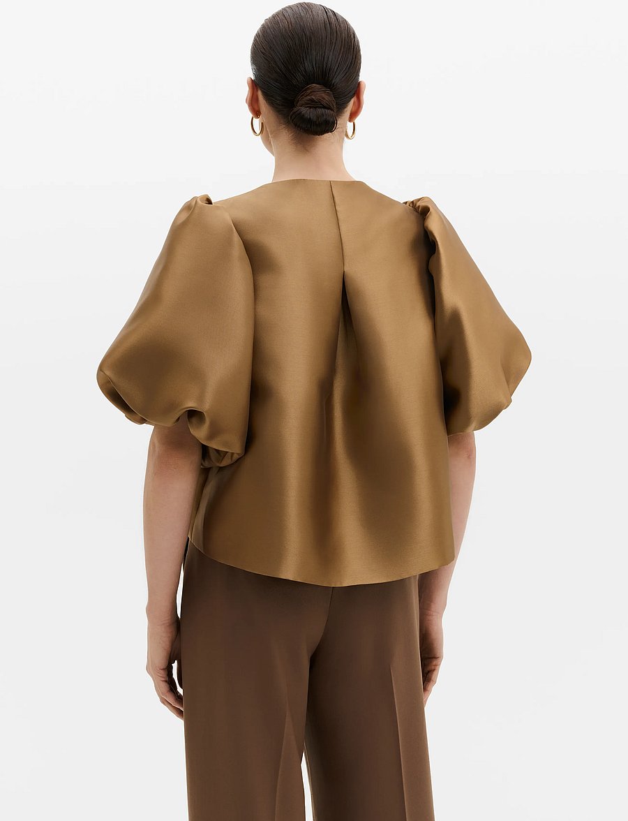 Malina - Cleo Puff-Sleeve Satin Blouse - kurzärmelige blusen - camel - 2