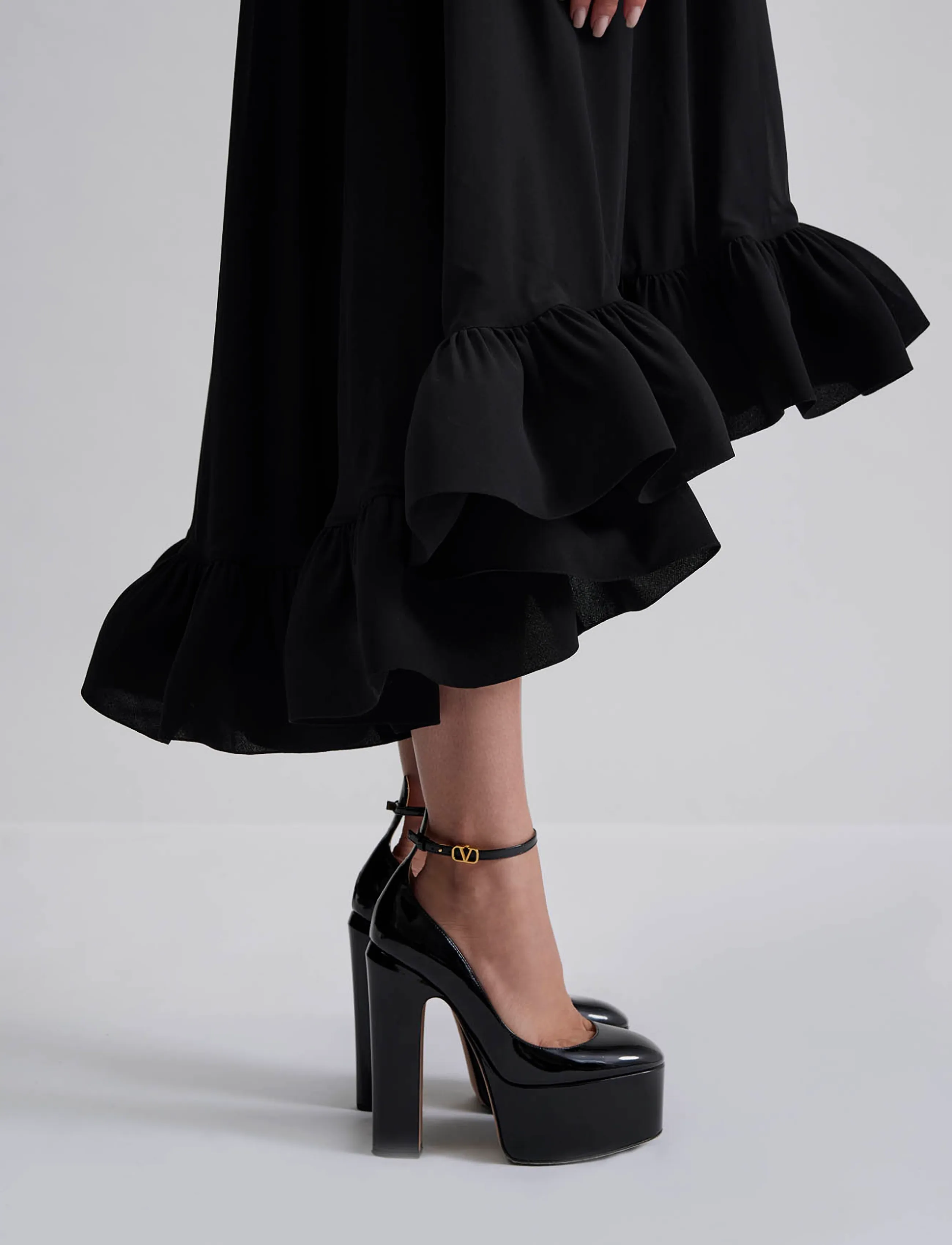 Malina - Sabrina Halterneck Ruffled Midi Dress - black - 4