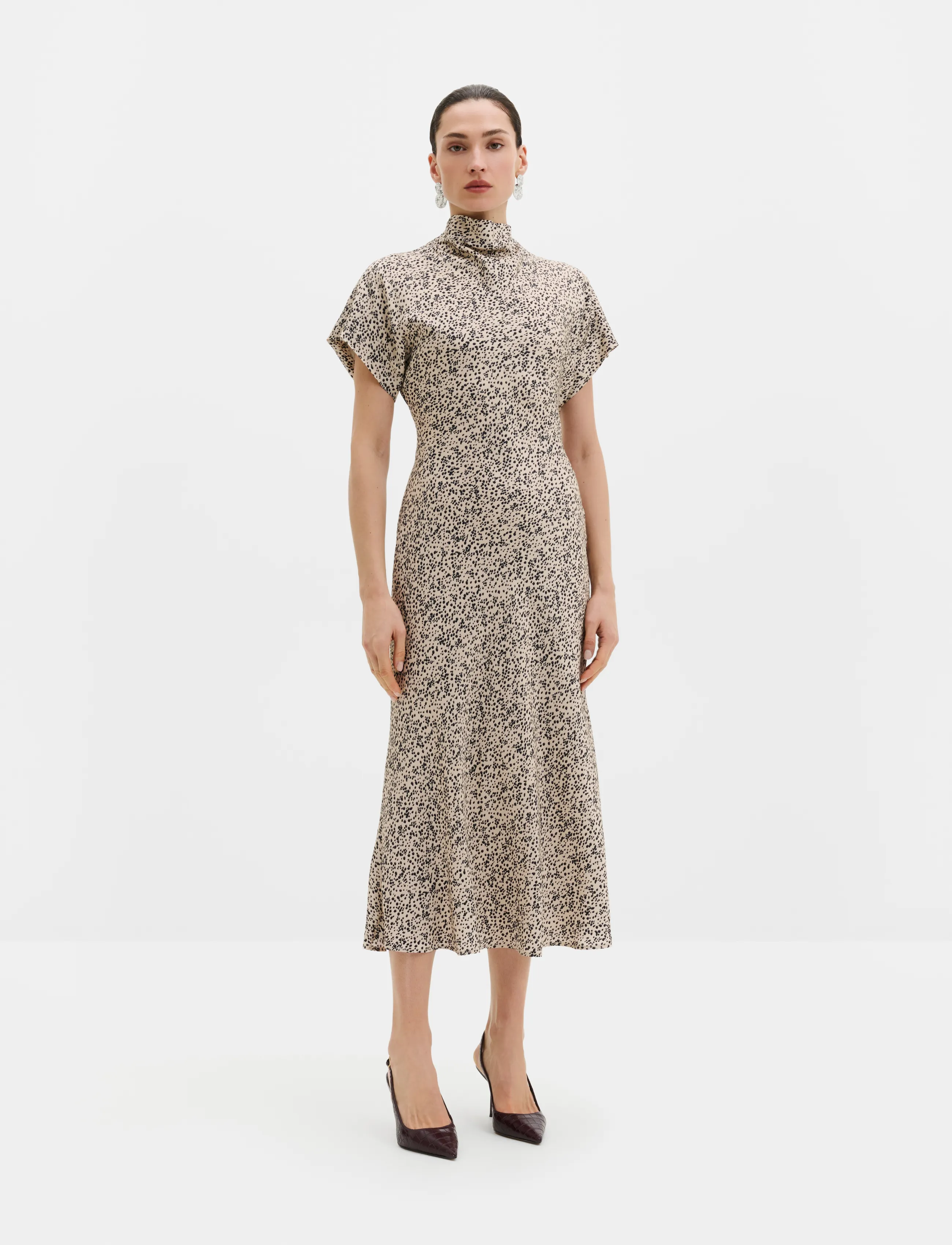 Malina Alivia Short Sleeve Satin Midi Dress - Kläder - SHADED DOT / cream