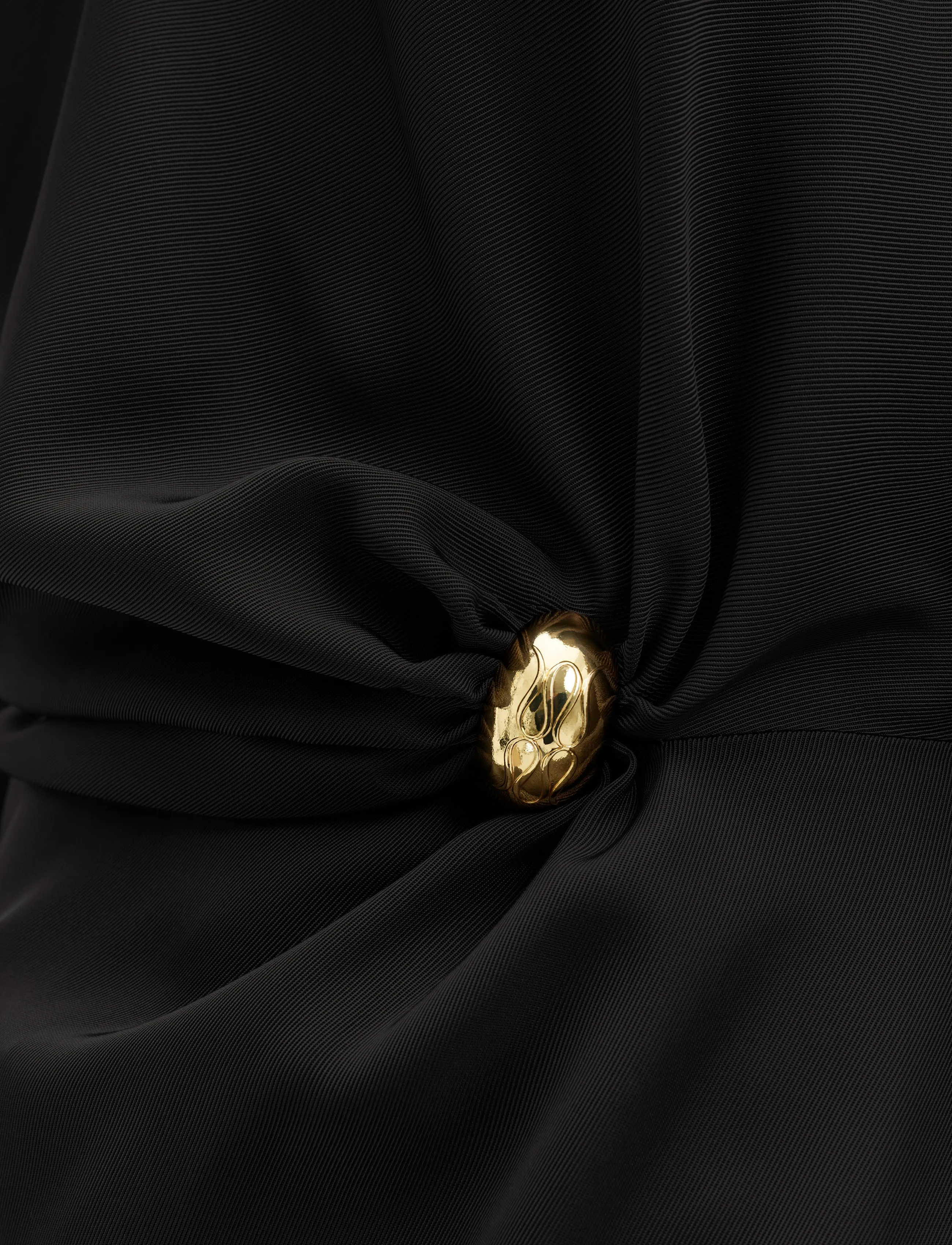 Malina - Zilla Brooch Detailed Blouse - short-sleeved blouses - black - 4