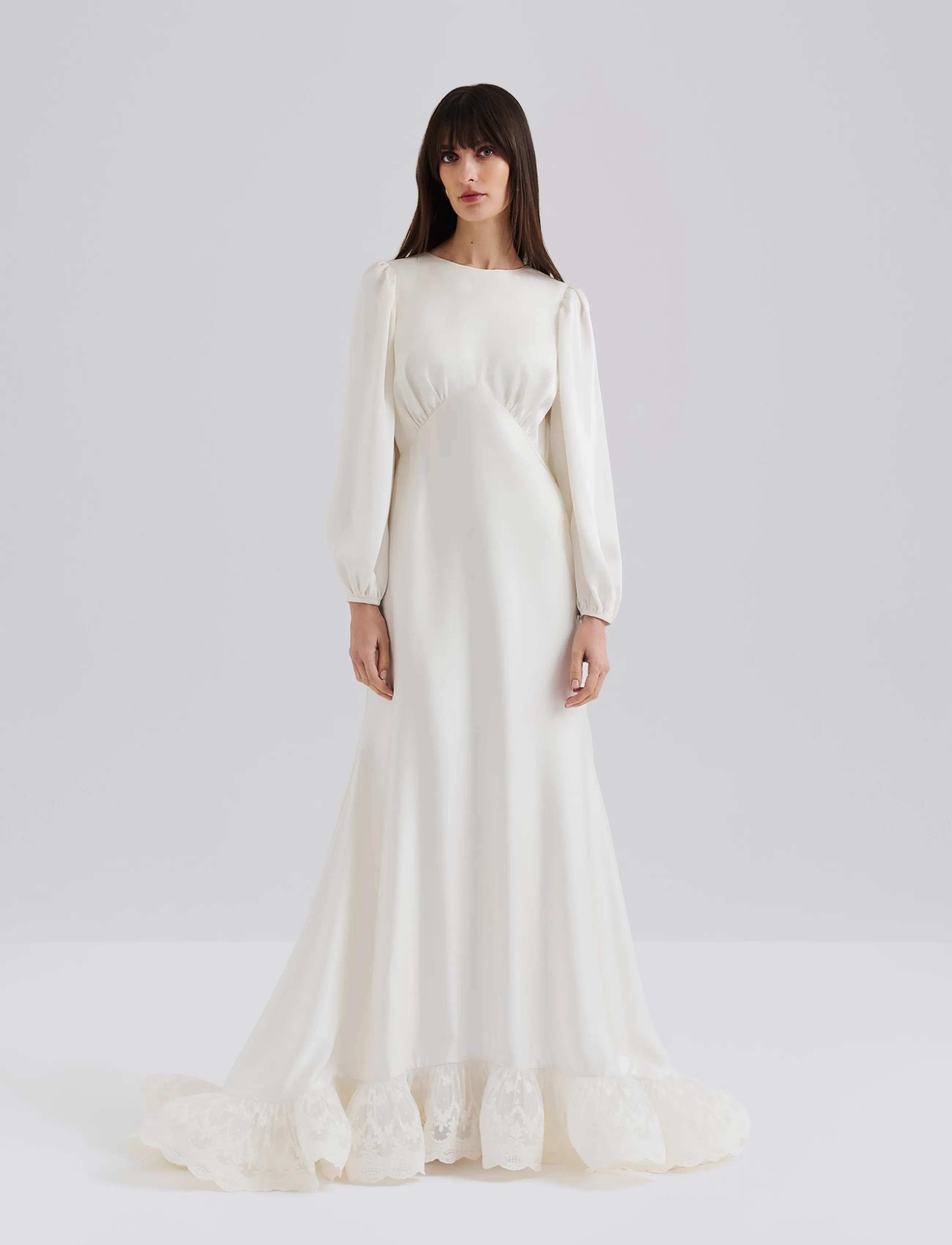 Malina Emily Long Sleeve Lace Ruffled Gown, Kvinder, Langærmet Blonde Flæse Gallakjole, Cream, Str: 40