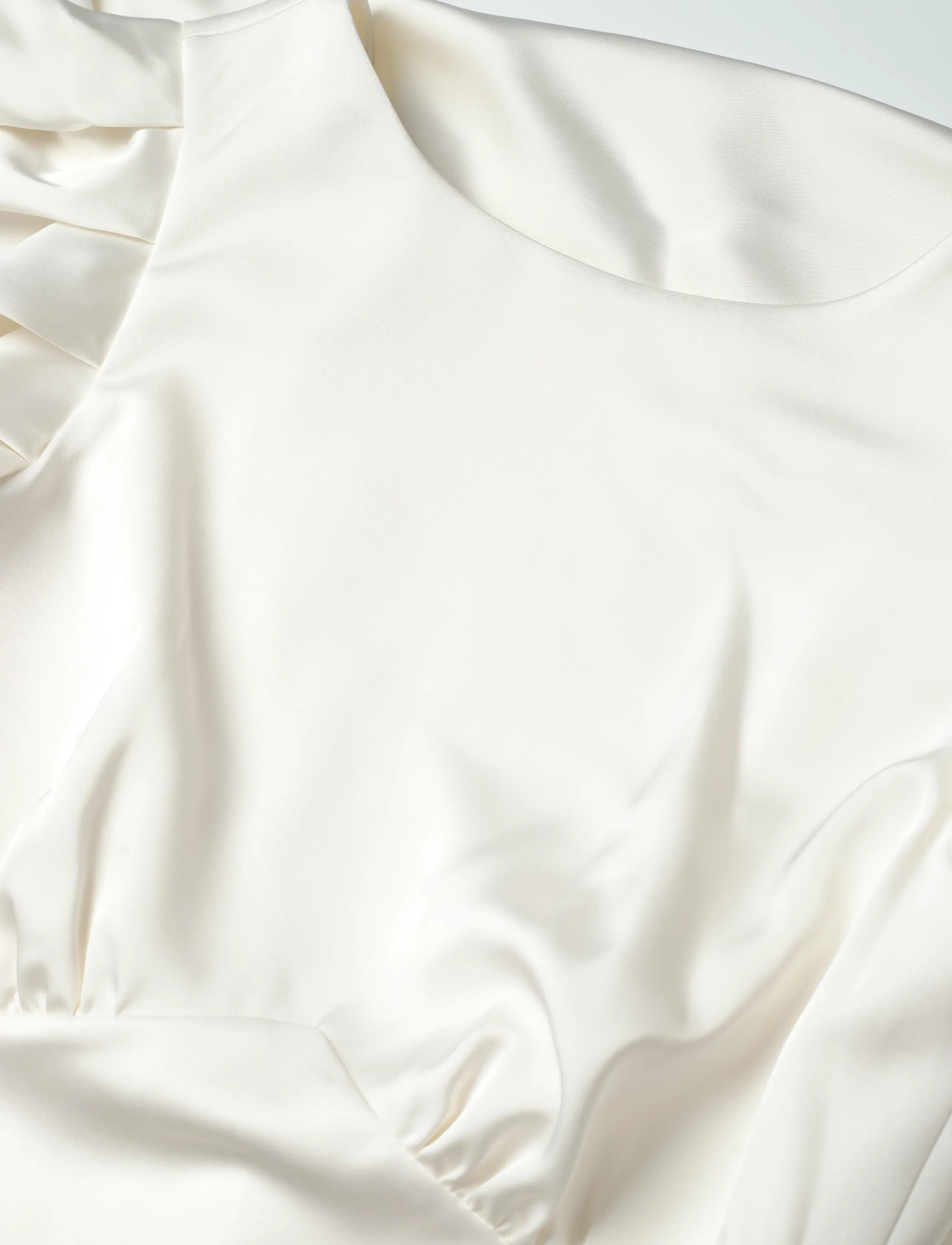 Malina - Louise Draped Back Satin Gown - aftenkjoler - cream - 5