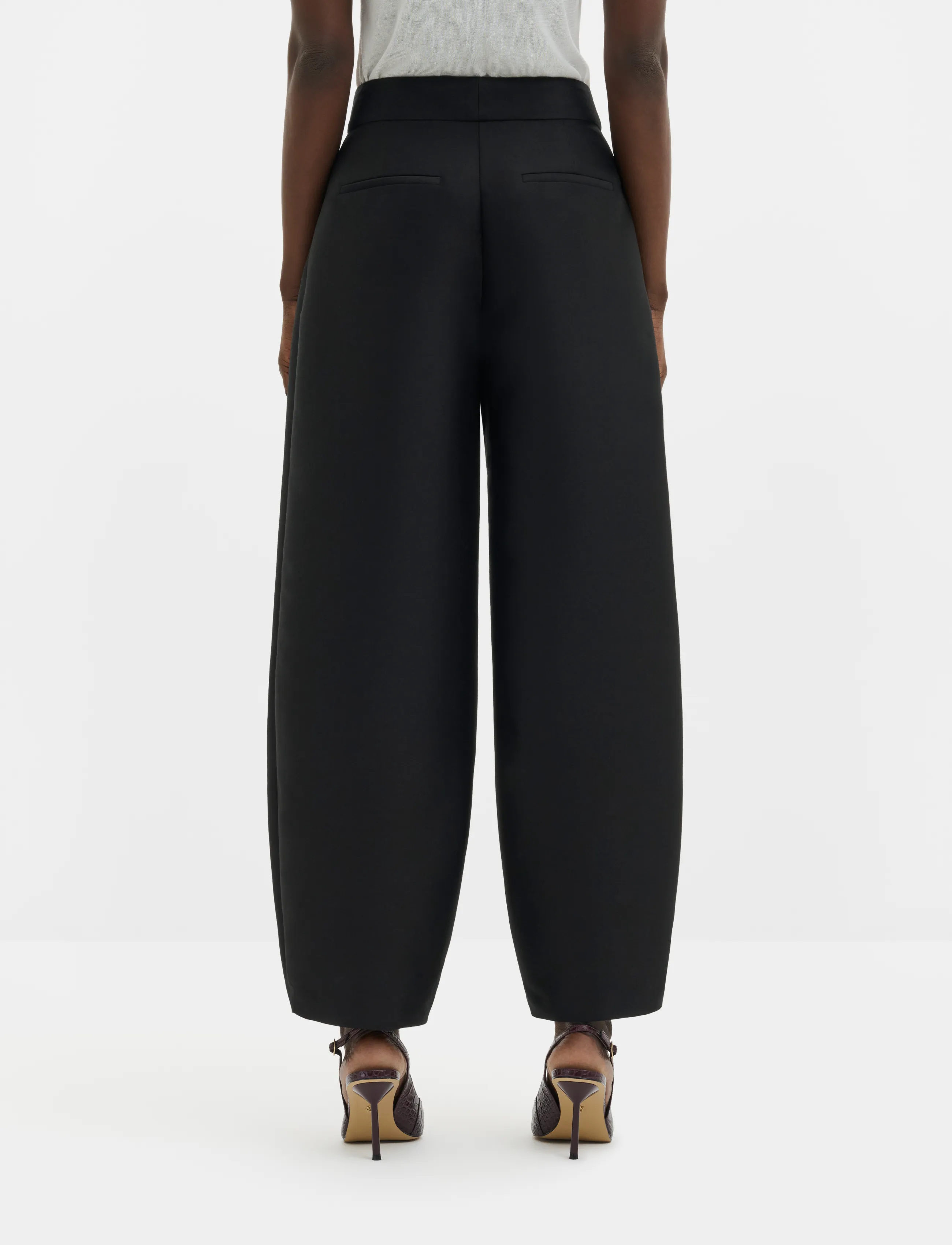 Malina - Smilla Barrel Leg Wool-Silk Trousers - barrel-püksid - black - 2