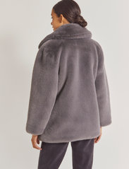 Malina - Halley faux fur jacket - fake fur jakker - charcoal - 4
