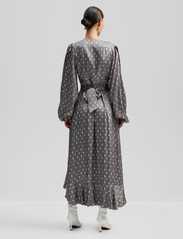 Malina - Blossom printed wrap midi dress - sukienki kopertowe - astra - 3