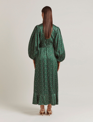 Malina - Blossom printed wrap midi dress - sukienki kopertowe - green leo - 3
