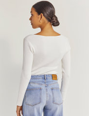 Malina - Tulip ribbed knitted top - trøjer - white - 3
