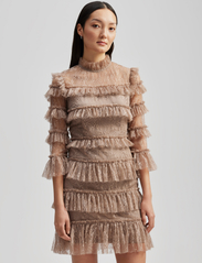 Malina - Carmine frill mini lace dress - odzież imprezowa w cenach outletowych - greige - 4