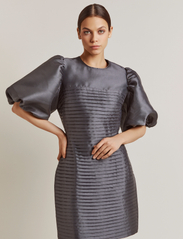 Malina - Cleo Dress - odzież imprezowa w cenach outletowych - ash - 4