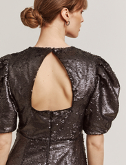 Malina - Blair Sequin Dress - festkläder till outletpriser - black - 3