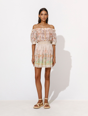 Malina - Caisa Silk Skirt - odzież imprezowa w cenach outletowych - pastel shells - 3