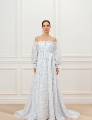 Malina - Amelia off-the-shoulder organza bridal gown - festkläder till outletpriser - soft floral ivory - 2