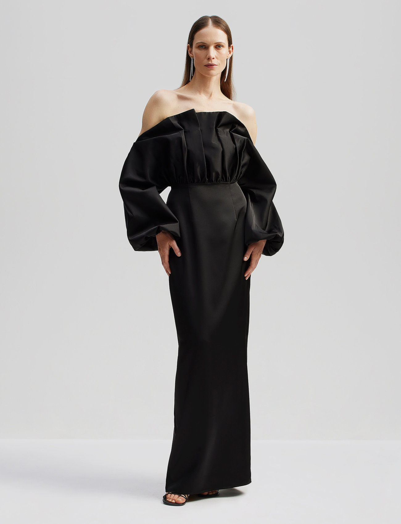 Malina - Charlotte off shoulder satin maxi dress - maxi jurken - black - 1