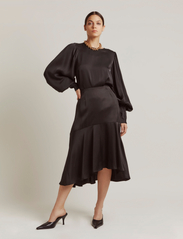 Malina - Bonnie midi skirt with frill - midiseelikud - black - 2