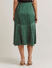 Malina - Bonnie midi skirt with frill - midi kjolar - green leo - 4