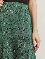 Malina - Bonnie midi skirt with frill - midi-röcke - green leo - 5