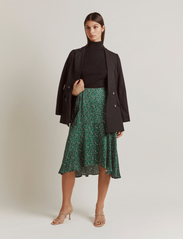 Malina - Bonnie midi skirt with frill - midi-röcke - green leo - 6