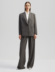 Malina - Ariana tailored fringe blazer - enkeltspente blazere - grey pinstripe - 0