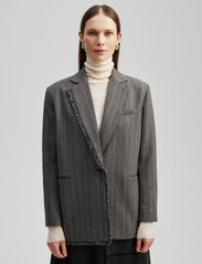 Malina - Ariana tailored fringe blazer - enkeltspente blazere - grey pinstripe - 4