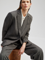 Malina - Ariana tailored fringe blazer - enkeltspente blazere - grey pinstripe - 5