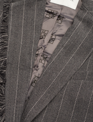 Malina - Ariana tailored fringe blazer - enkeltspente blazere - grey pinstripe - 7