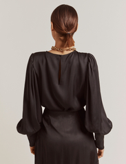 Malina - Rina balloon sleeve blouse - langermede bluser - black - 3