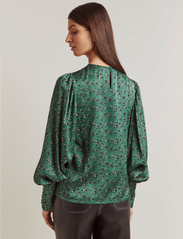 Malina - Rina balloon sleeve blouse - langermede bluser - green leo - 3