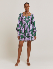 Malina - Gigi Dress - ballīšu apģērbs par outlet cenām - winter floral lilac - 2