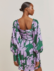 Malina - Gigi Dress - ballīšu apģērbs par outlet cenām - winter floral lilac - 5