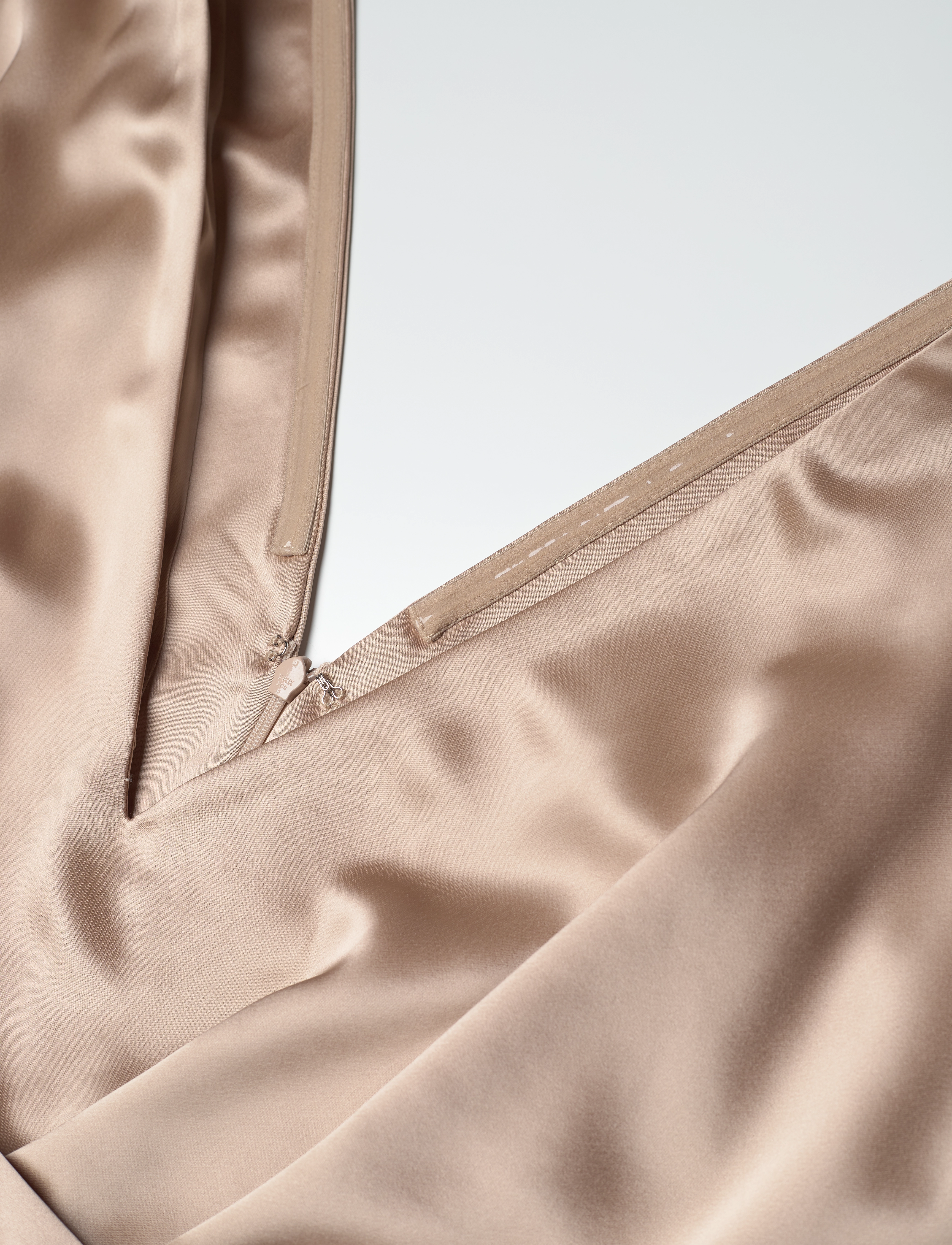 Malina - Juno v-neck satin midi dress - cocktailkjoler - champagne - 5
