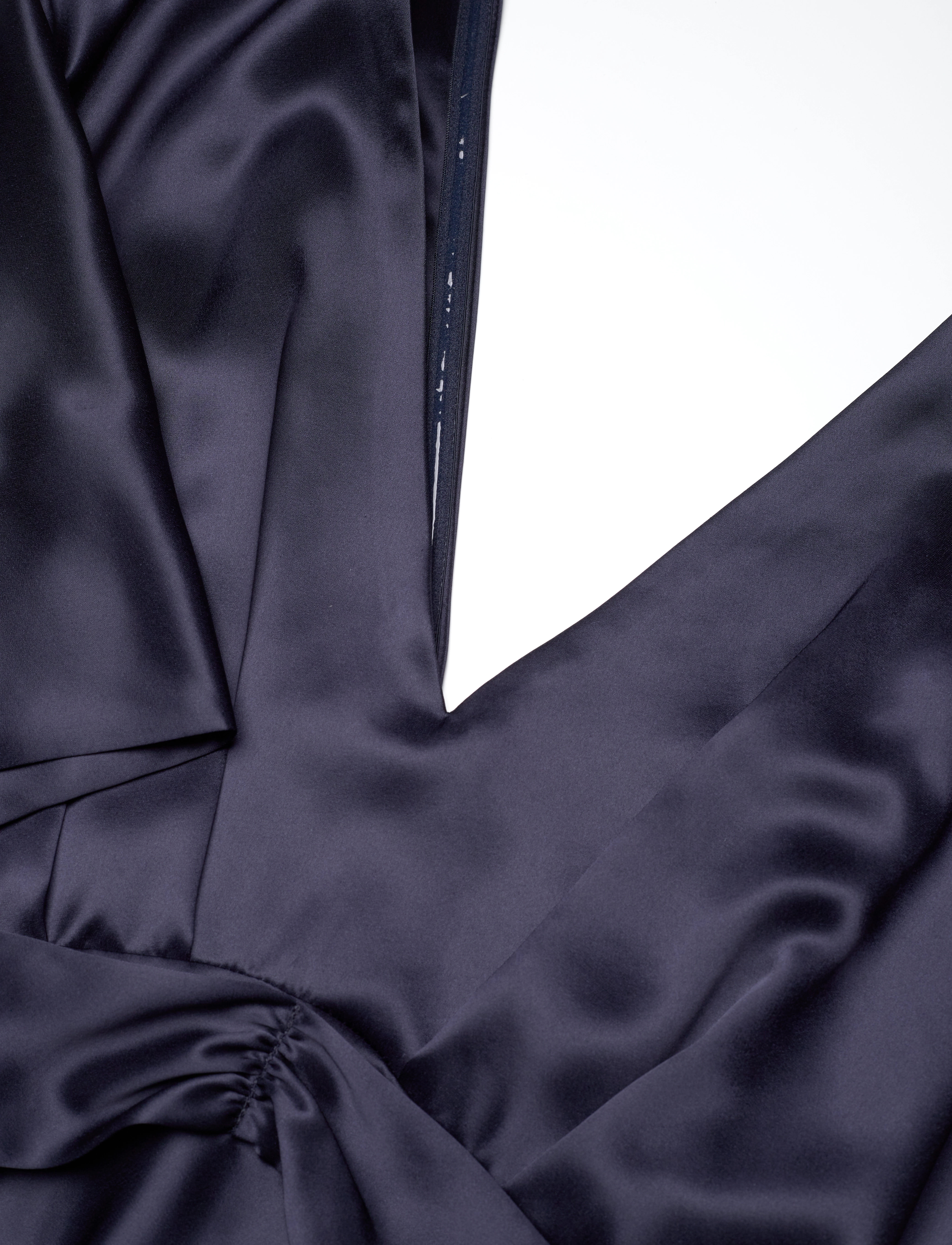 Malina - Juno v-neck satin midi dress - kokteilikleidid - dark blue - 5