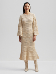 Malina - Elinne cable knitted maxi dress - stickade klänningar - beige - 1