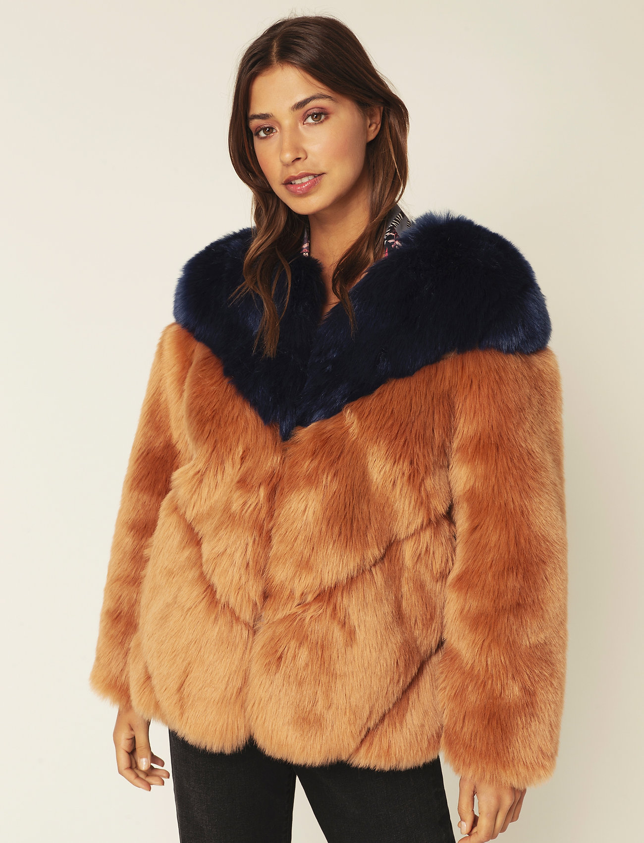 By Malina - Rocca faux fur jacket - spiced honey-inc blue - 0