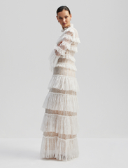 Malina - Carmine long sleeve maxi lace dress - aftenkjoler - cloudy white - 4