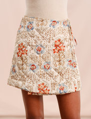 by Ti Mo - Autumn Drape Skirt - festkläder till outletpriser - vintage wallpaper - 2